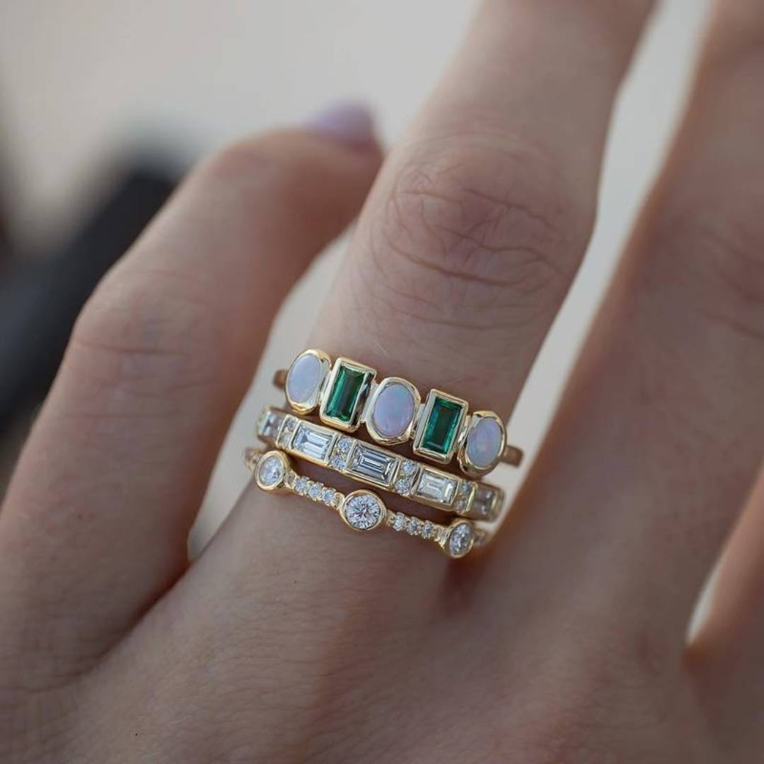 Bague vintage avec opale blanche et verte