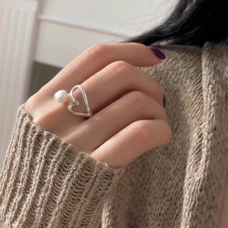 Bague en argent avec perles en forme de cœur
