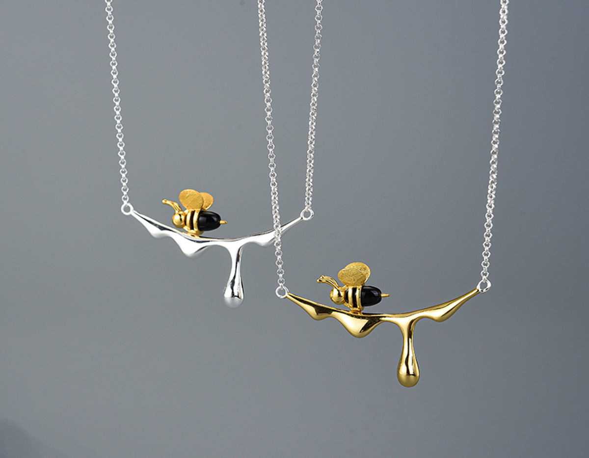 MELINA – Collier en forme de goutte de miel et abeille