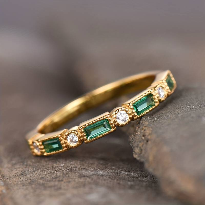 Bague Dorée avec Zirconia Verte Incrustée Vintage