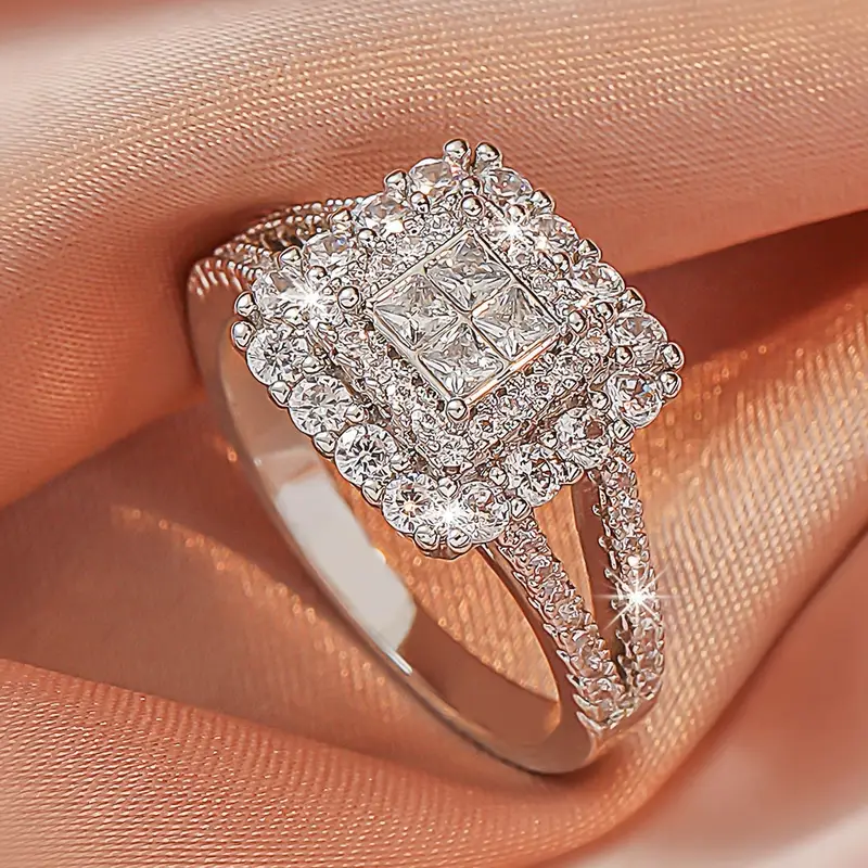 Bague en Argent Cubique Éclairé