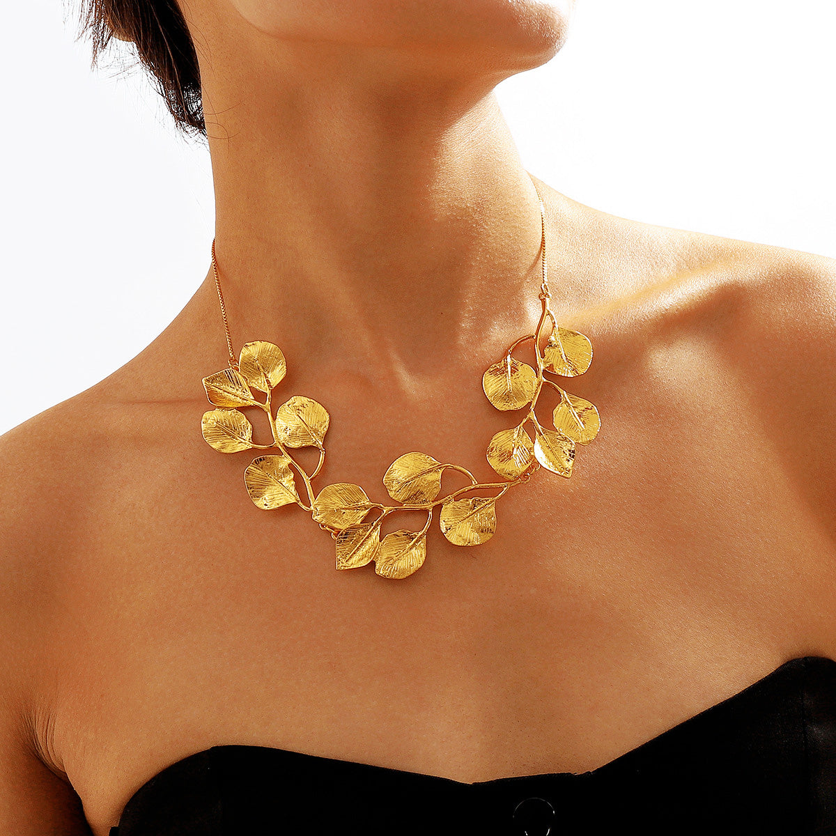 Collier d'allure feuille d'or