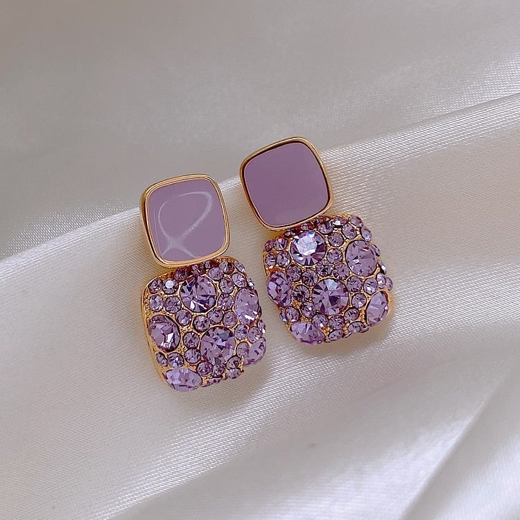 Boucles d'oreilles luxueuses en violet avec incrustation de zircon