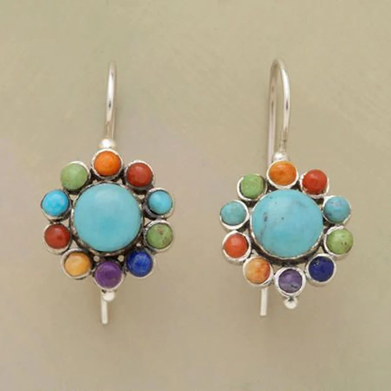 Boucles d'oreilles avec des pierres multicolores en forme de fleurs