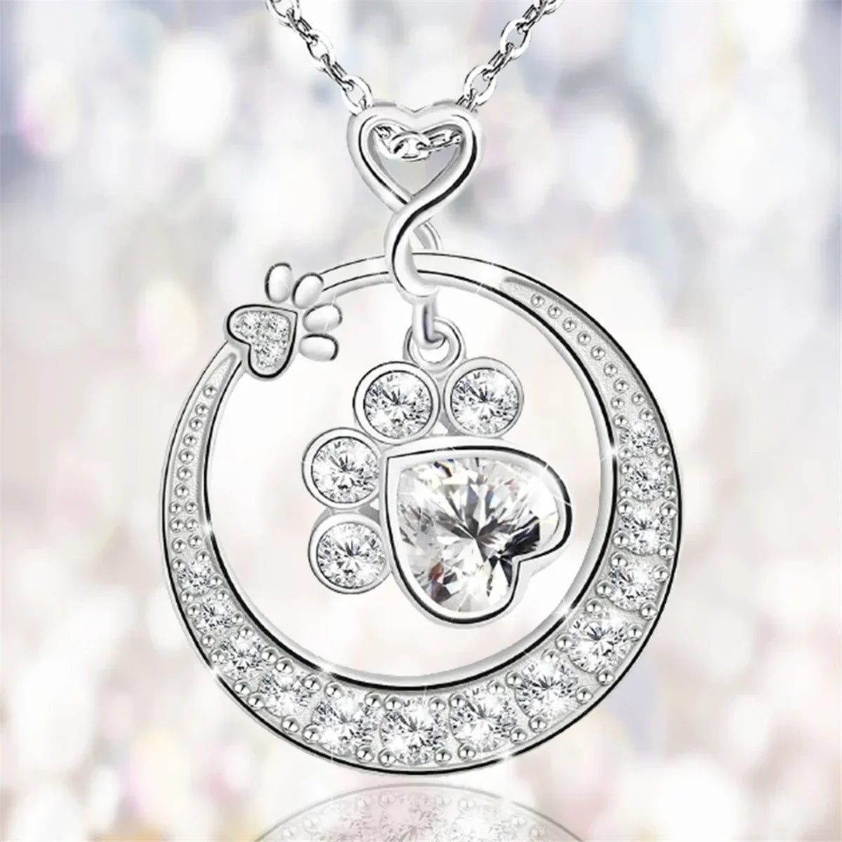 MALIA – Collier en argent avec des pattes délicates et des zirconias