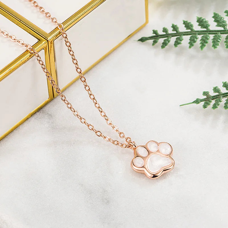 MALIA – Collier avec pendentif en forme de patte en argent