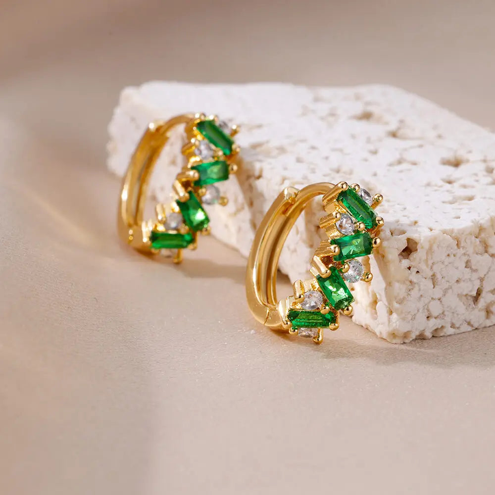 Boucles d’oreilles créoles vertes – Finition Or & Zircons