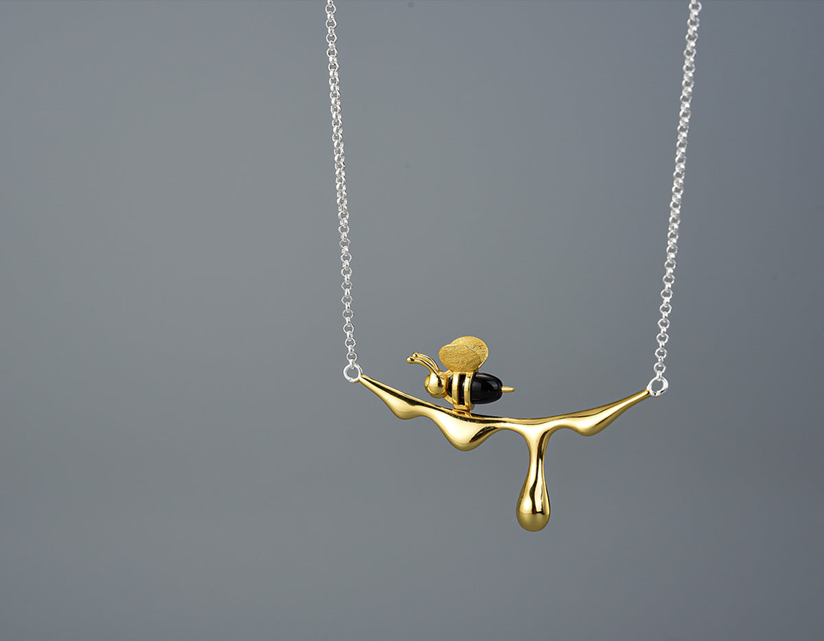 MELINA – Collier en forme de goutte de miel et abeille
