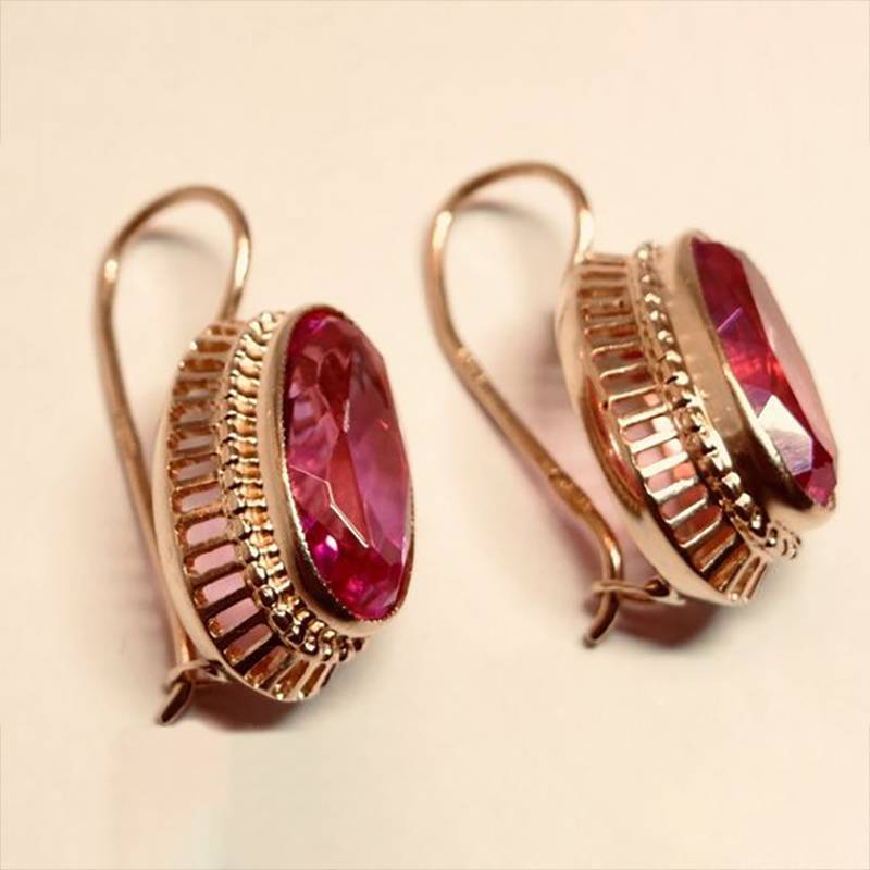 Boucles d'oreilles Vintage Rosé avec cristal rouge