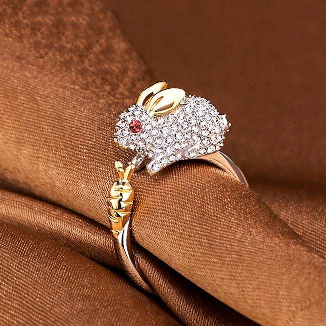LEORA - Bague en argent ajustable avec lapin & carotte – ornée de cristaux scintillants